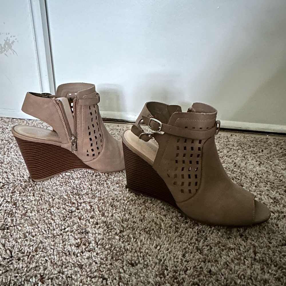 Dollhouse Beige Peep-Toe Wedges